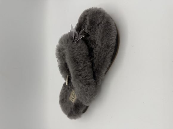 Ugg - Picture 1 of 4